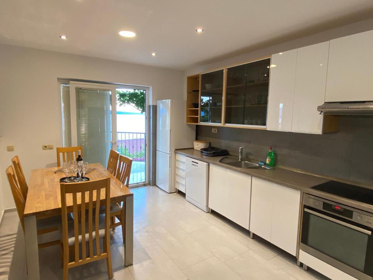 Apartmani Mateo 오미스 외부 사진